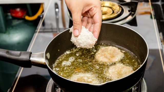 Αυτό είναι το πιο ακατάλληλο μέρος για να πετάξεις το λάδι μετά το τηγάνισμα