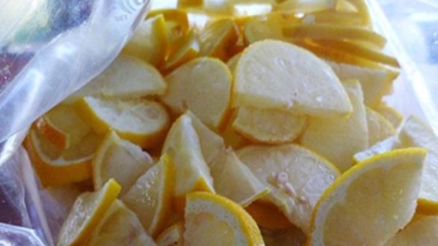 Έβαλε τα λεμόνια στην κατάψυξη με την φλούδα και δεν πίστευε στα μάτια του. Τι συνέβη στην υγεία
