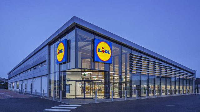 Οικονομικό «μπαμ» από τα Lidl: «Ταράζει» την αγορά η νέα της απόφαση