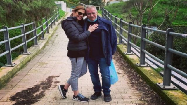 Εκστασιασμένοι Νίκος Μάνεσης – Φαίη Μαυραγάνη! Έκσασαν τα χαρμόσυνα στο σπίτι της οικογένειας!