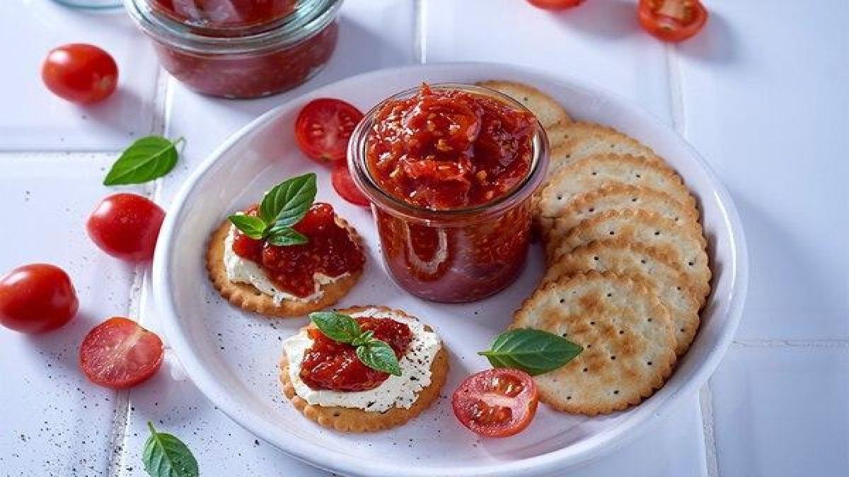 Συνόδεψε τα ψητά κρέατα με μαρμελάδα ντομάτα – Δοκίμασε και θα ξετρελαθείς!