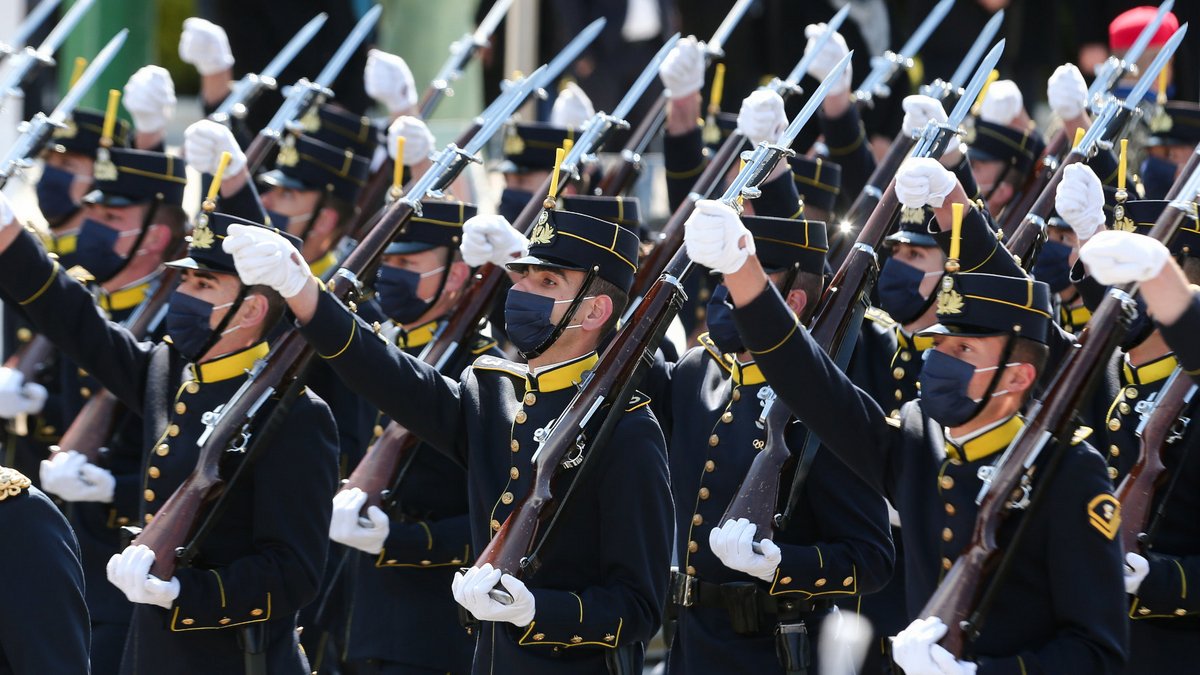 Μια ακόμη διαφορετική 28η Οκτωβρίου: Όλοι με μάσκες στις παρελάσεις