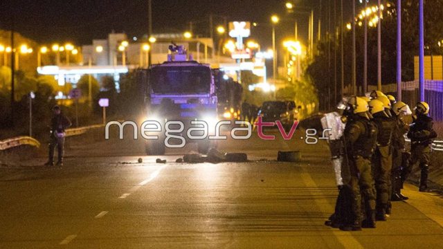 Σοβαρά επεισόδια στα Μέγαρα: Ρομά πυροβόλησαν με καραμπίνες – Τέσσερις τραυματίες αστυνομικοί