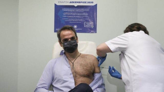 Ώρα… εμβολίου για Μητσοτάκη: Κάνει την τρίτη δόση ο πρωθυπουργός