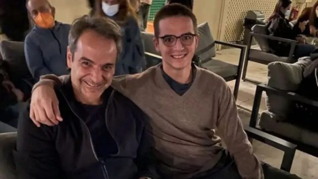 Κυριάκος Μητσοτάκης: Πήγε με τον γιο του Κωνσταντίνο να δουν τον… 007