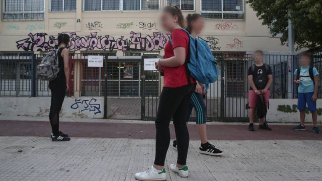 Σάλος με καθηγητή στο Μοσχάτο: «Βγάλε τη μπλούζα σου και ξάπλωσε στο θρανίο» είπε σε 12χρονη μαθήτρια