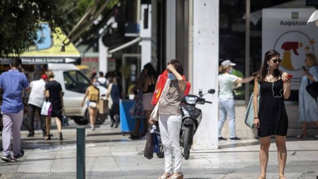 Νέα μέτρα για ανεμβολίαστους: «Βομβαρδισμός» με SMS για να εμβολιαστούν – Τι θα συμβεί αν συνεχίσουν να αρνούνται