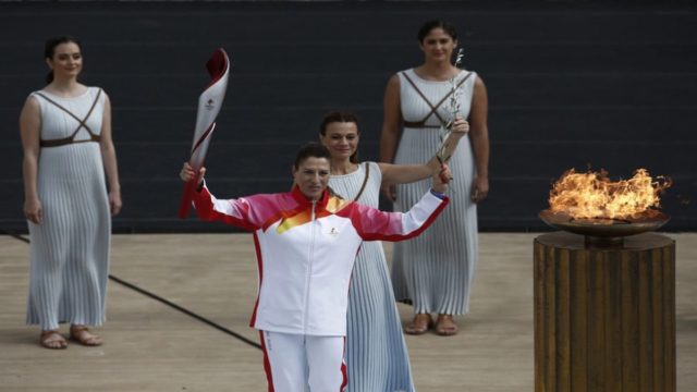 «Πεκίνο 2022»: Η Φλόγα παραδόθηκε στους διοργανωτές των Χειμερινών Ολυμπιακών Αγώνων