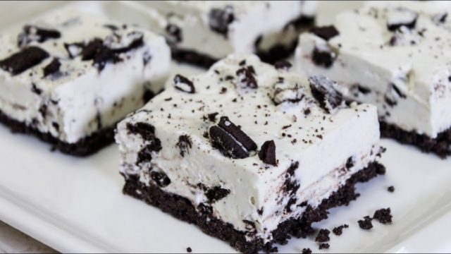 Γλυκό ψυγείου με Oreo μόνο με 3 υλικά και έτοιμο σε 15 λεπτά!