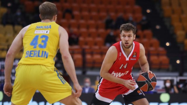 Ολυμπιακός – Άλμπα Βερολίνου 87-83: Δύσκολη νίκη αλλά τα κατάφεραν οι Πειραιώτες