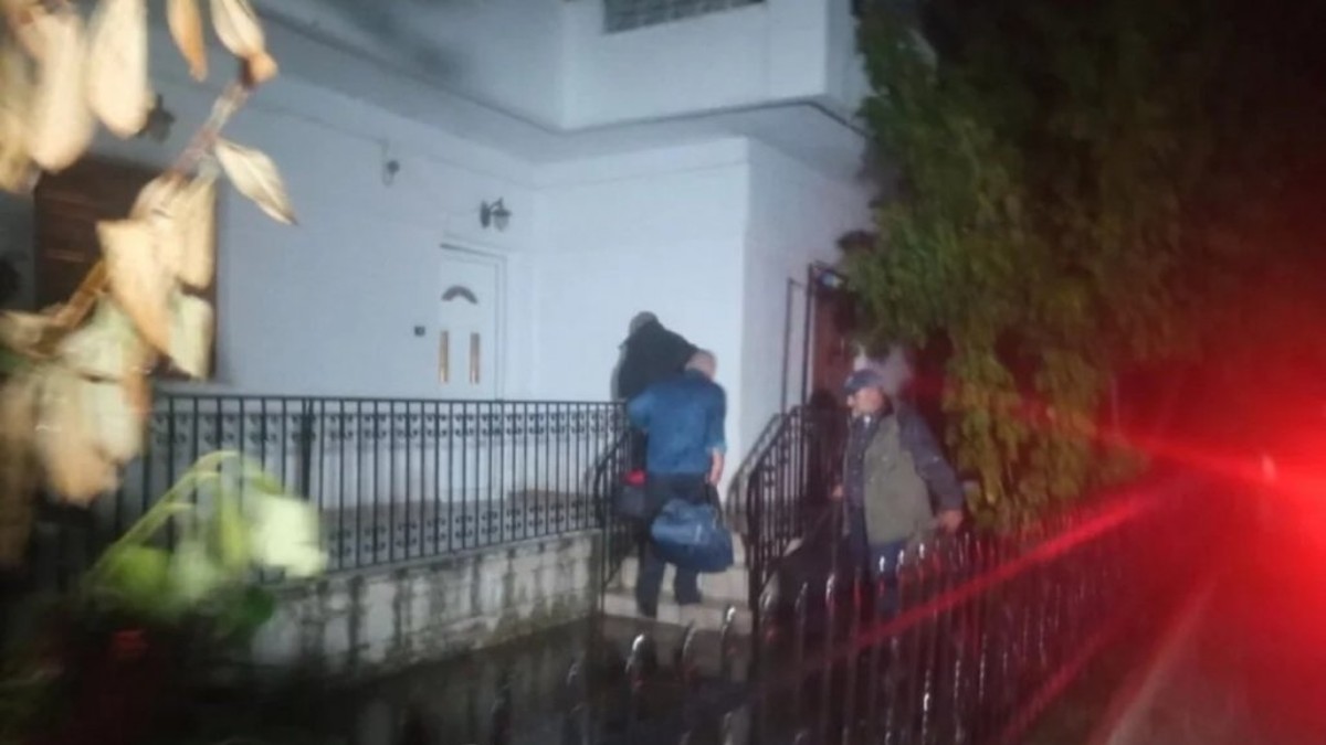 Νίκος Παλαιοκώστας: Έφτασε στο πατρικό του σπίτι στα Τρίκαλα (vid)