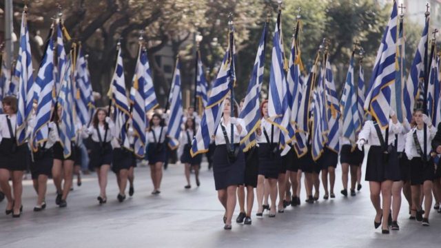 «Είναι τα νέα κορωνοπάρτι» – «Καμπανάκια» από τους ειδικούς για τις παρελάσεις της 28ης Οκτωβρίου (Video)