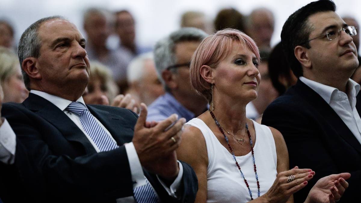 Τρισευτυχισμένοι Κώστας Καραμανλής και Νατάσα Παζαΐτη: Το ανακοίνωσαν δημόσια με μια φωτογραφία