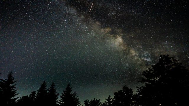 Εντυπωσιακό θέαμα με πεφταστέρια απόψε (8/10) – Έρχεται το ουράνιο «τρίο»