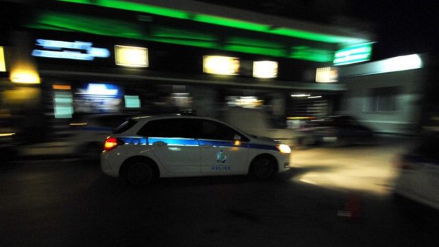 Ασπρόπυργος: Παράτησαν βρέφος στον δρόμο και κλείδωσαν 4 ακόμη παιδιά σε πορτ μπαγκάζ