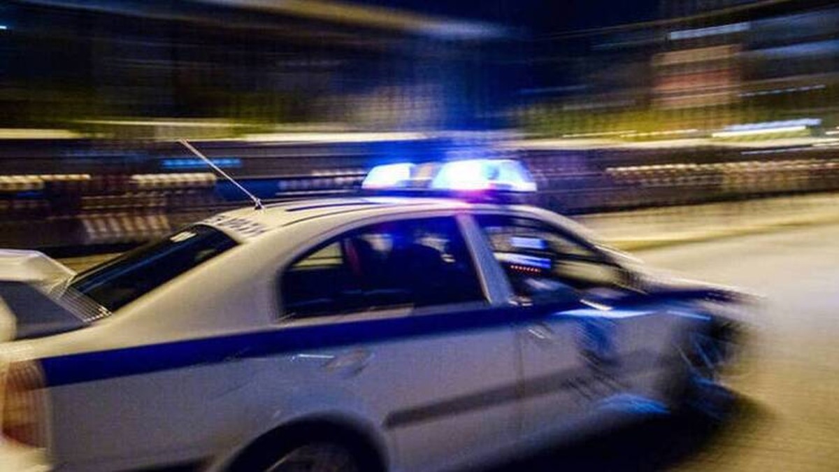 Άγρια καταδίωξη στο κέντρο της Αθήνας: Οδηγός προσπάθησε να εμβολίσει αστυνομικούς – Έπεσαν πυροβολισμοί (vid)