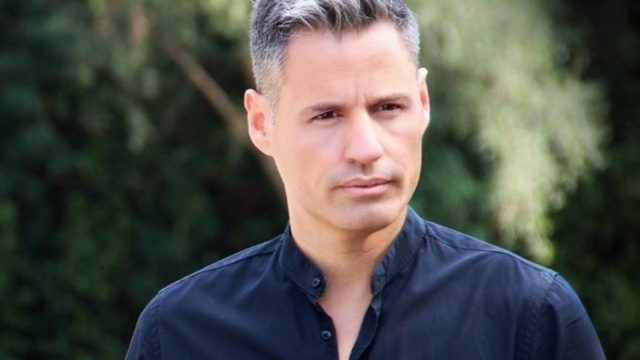 Κωλοτούμπα… επικών διαστάσεων από Πετράκο: «Έκλεισε» σε νυχτερινό μαγαζί ενώ έκραζε όσους καλλιτέχνες το έκαναν!