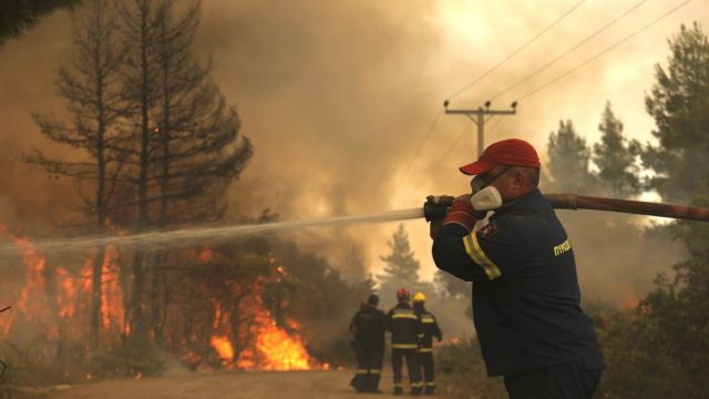 Συναγερμός! Μεγάλη πυρκαγιά στη Ναυπακτία
