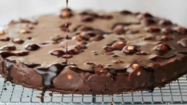 Σοκολατένιο γλύκισμα με Maltesers και ζαχαρούχο γάλα χωρίς ψήσιμο