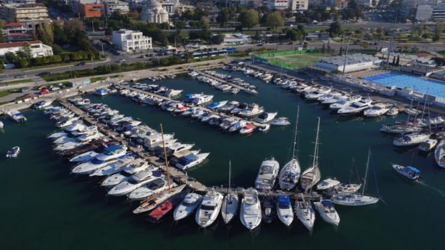Θρίλερ στην Γλυφάδα: Σορός γυναίκας εντοπίστηκε στη θάλασσα