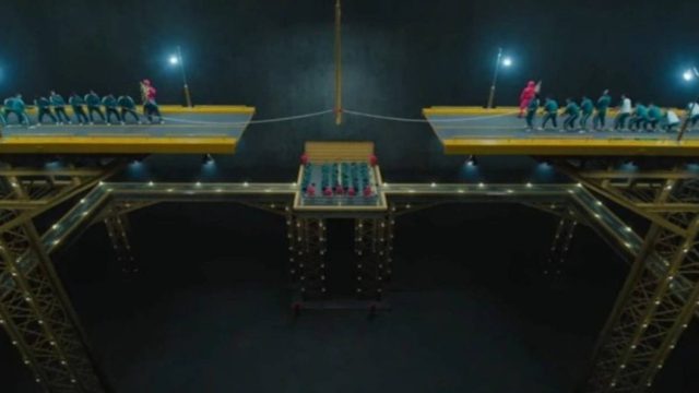 Squid Game: Γκάφα του σκηνοθέτη στη διελκυστίνδα ή κρυφό μήνυμα για το τέλος;