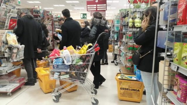 Mπήκε σε σούπερ μάρκετ και άφησε στο ταμείο το ακρωτηριασμένο σώμα του γιου της