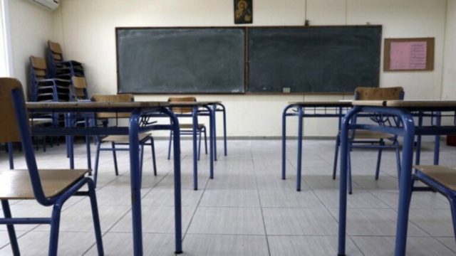 Δυτική Αττική: Μαθήτρια είχε στην τσάντα της κουζινομάχαιρο – Ήθελε να σκοτώσει σημαιοφόρο και παραστάτες
