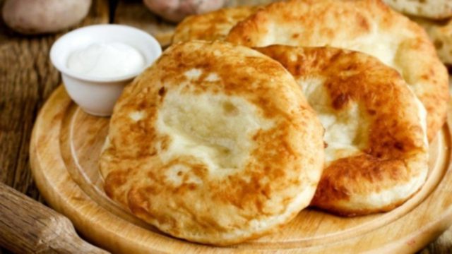 Τηγανόψωμα με τη συνταγή της γιαγιάς για όταν… θέλουμε να φάμε κάτι στα γρήγορα