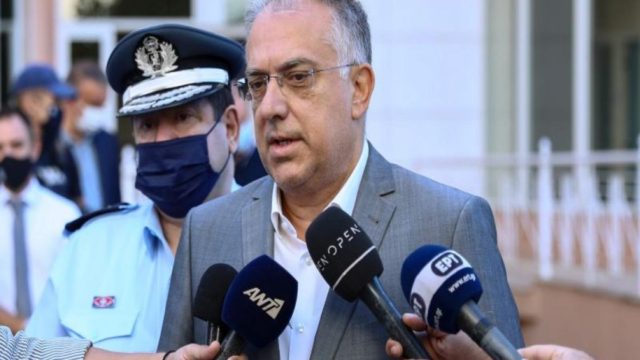 Θεοδωρικάκος: Επισκέφθηκε τους 7 αστυνομικούς – «Συλλυπητήρια» στον πατέρα του 20χρονου