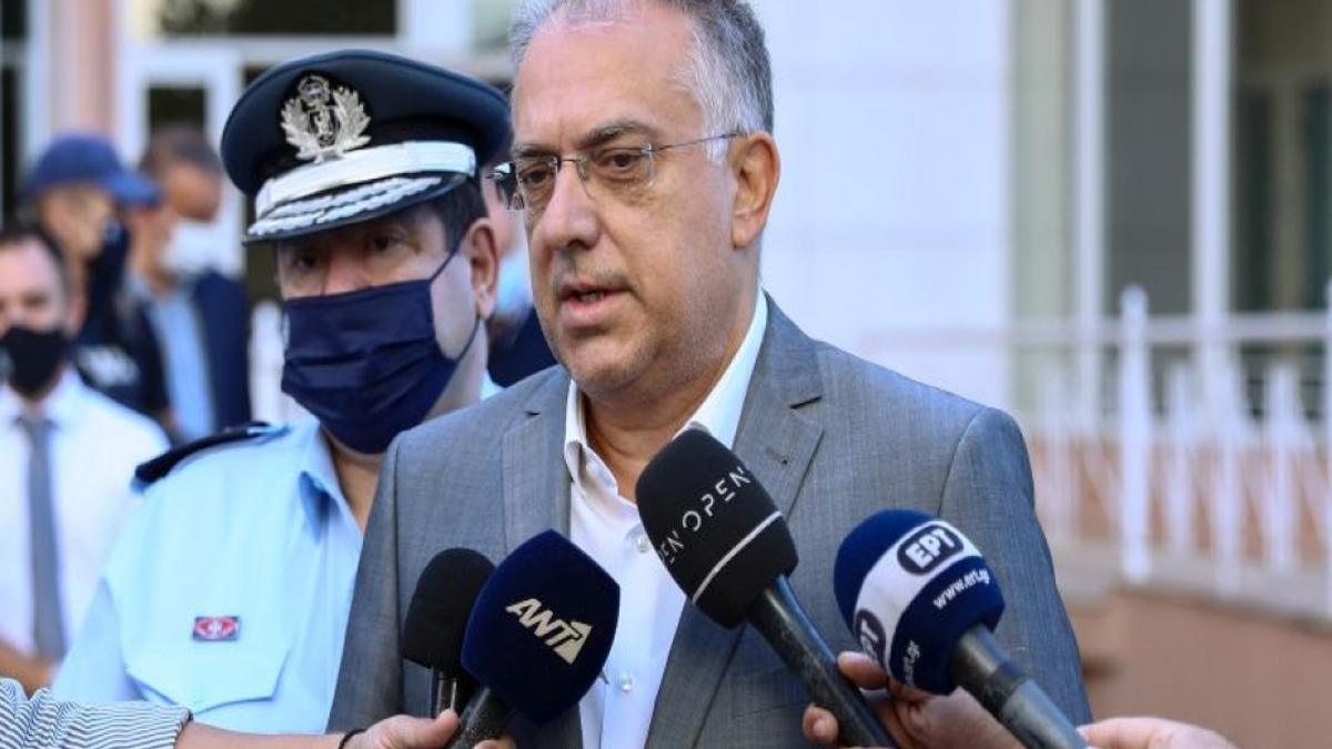Θεοδωρικάκος: Επισκέφθηκε τους 7 αστυνομικούς – «Συλλυπητήρια» στον πατέρα του 20χρονου