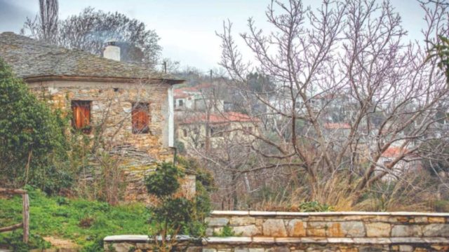 Εκδρομή στις Μηλιές Πηλίου – Το χωριό με την εντυπωσιακή αρχιτεκτονική και το θρυλικό τρενάκι
