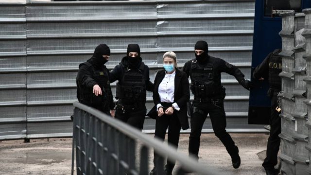 Επίθεση με βιτριόλι: Πιο δειλή από ποτέ η Έφη – Αρνήθηκε να πει τον πραγματικό λόγο που έριξε το οξύ στην Ιωάννα
