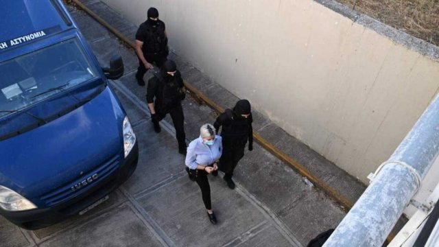 Επίθεση με βιτριόλι: Απίστευτη η Έφη – Την έπιασαν να κλέβει στην φυλακή