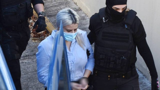 Ανατροπή στην επίθεση με βιτριόλι: Αποκαλύφθηκε το ψέμα της Έφης για το πώς πήρε το υγρό!