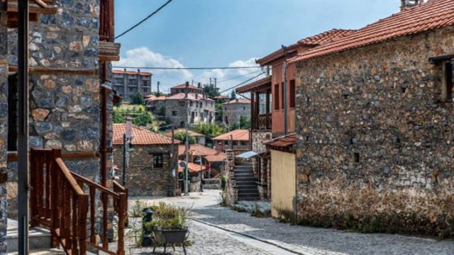 Άγιος Αθανάσιος: Ένα χωριό «διαμάντι» με αλπική ομορφιά που πρέπει να ανακαλύψετε!