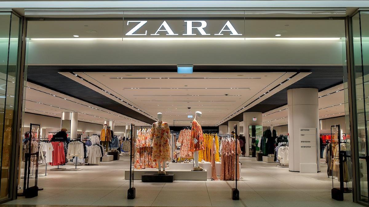 ZARA: Μοναδική εμπριμέ μπλούζα σε απίστευτη τιμή!