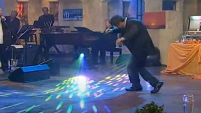 Το… βαρύ ζεϊμπέκικο του Σπύρου Παπαδόπουλου που έχει ξεπεράσει τις 5.774.055 προβολές