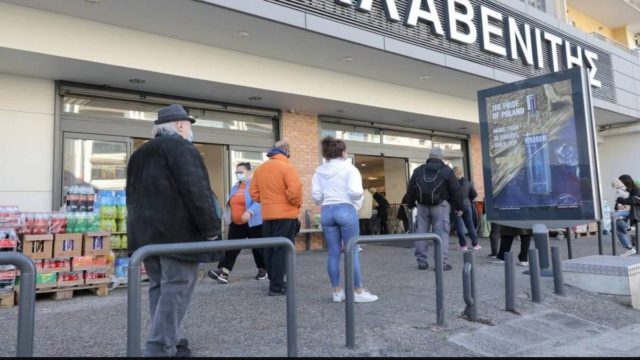 Είσοδος στα σούπερ μάρκετ: Φήμες για rapid test στους ανεμβολίαστους!