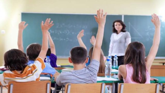 Απίστευτο! Δείτε τι χριστουγεννιάτικες εργασίες έδωσε στους μαθητές της αυτή η δασκάλα