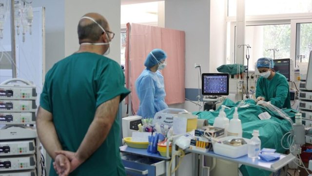 Κορωνοϊός: 2.727 νέα κρούσματα και 44 θάνατοι – Στους 421 οι διασωληνωμένοι