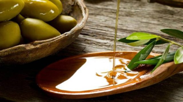 Το γνώριζες; Αυτός είναι ο λόγος που δεν πρέπει ποτέ να αφήνεις το ελαιόλαδο πάνω στον πάγκο της κουζίνας σου!