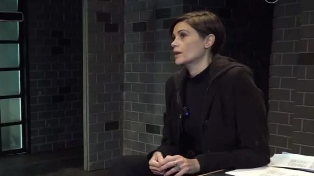 Συγκλονίζει η Άννα Μαρία Παπαχαραλάμπους: «Τη μέρα που πέθανε η μητέρα μου έπαιζα στο θέατρο» (vid)