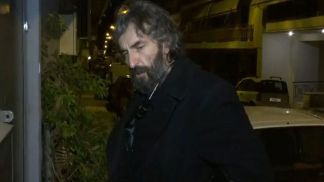Άρης Σερβετάλης: Η πρώτη αντίδραση μετά την αποχώρηση από τον «Ρινόκερο» – «Θα σας δώσω ένα μανταρίνι…» (Video)