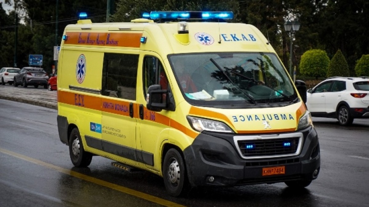 Πάτρα: Στο νοσοκομείο 14χρονη που έπεσε από το αυτοκίνητο
