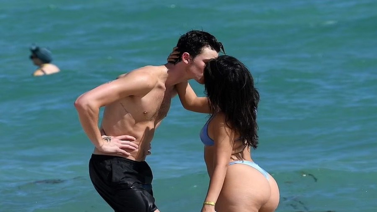 Το γλυκό φιλί της Camila Cabello στον αγαπημένο της