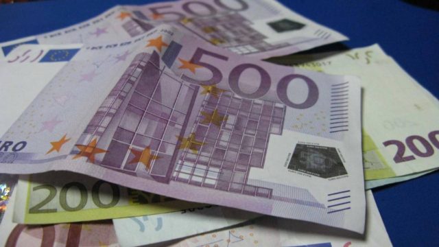 Πέφτει χρήμα: Ο «χάρτης» των πληρωμών από e-ΕΦΚΑ και ΟΑΕΔ από σήμερα έως τις 29/11