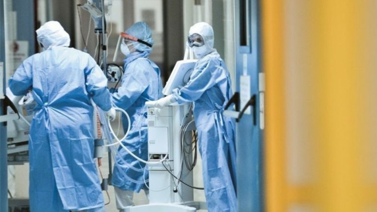 Κορωνοϊός: 6.677 νέα κρούσματα και 104 θάνατοι – 657 οι διασωληνωμένοι