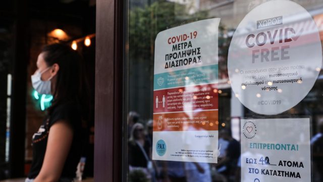 Τεράστια ανατροπή: Έρχεται το rapid test και για εμβολιασμένους!