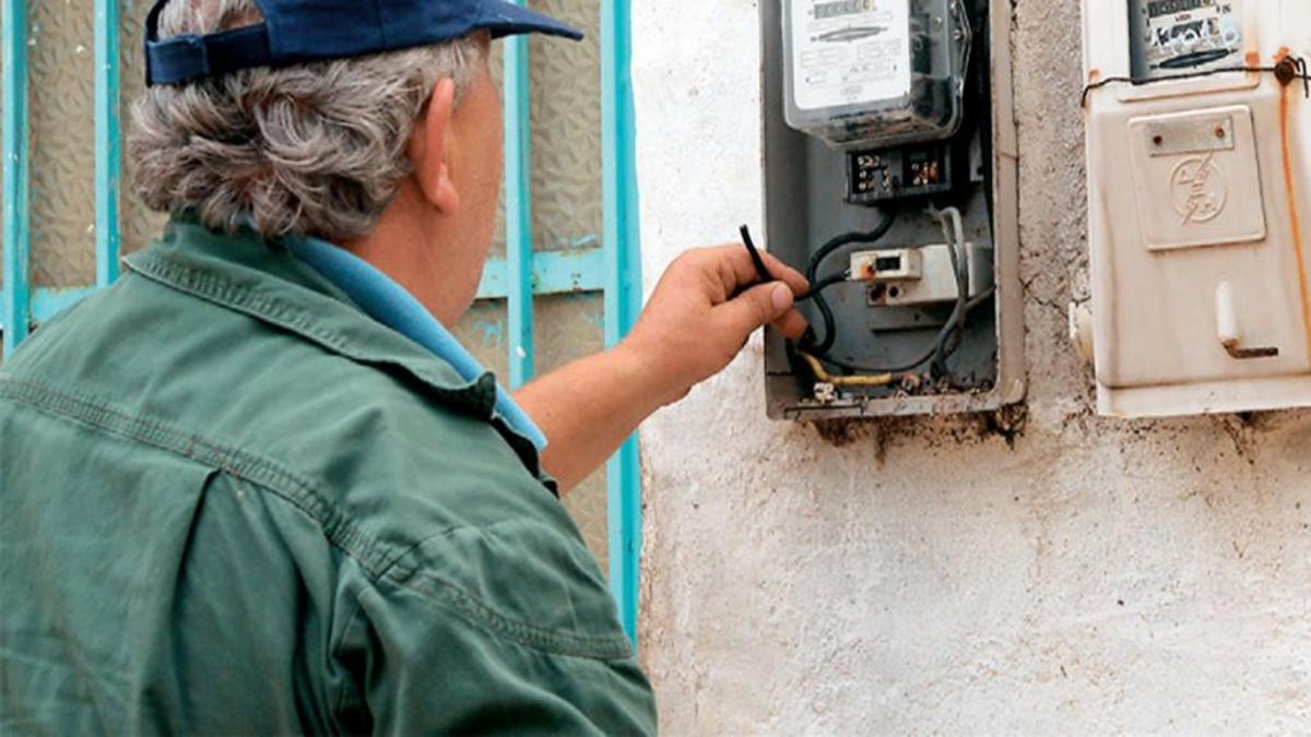 Νέα απάτη: Προσποιήθηκε τον υπάλληλο της ΔΕΗ και «ξάφρισε» ηλικιωμένη