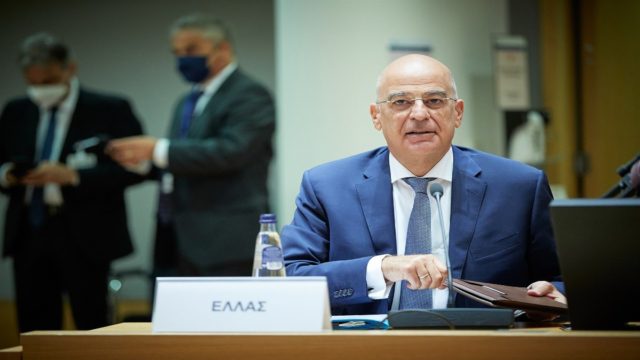 Δένδιας από Κύπρο: “Συνεχείς παραβιάσεις του διεθνούς δικαίου από την Τουρκία”